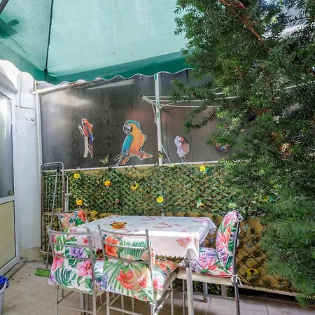 2br Flat Near Sea & Baths * Warna