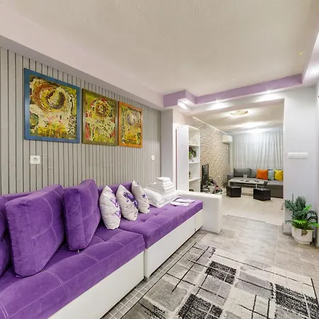 2br Flat Near Sea & Baths * Warna